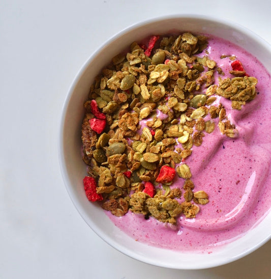 berry smoothie bowl ft. strawberry matcha granola